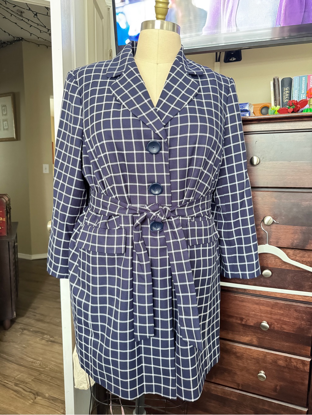 Le Suit Dark Navy Woman Coat And Slacks.